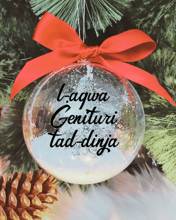 L-Aqwa Ġenituri tad-Dinja - 10cm Acrylic Bauble