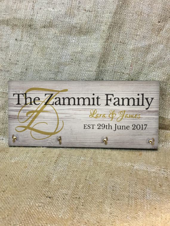 FAMILY-NAMES_KEY130x300_ART03-IMPR-1-570x760-1.jpg