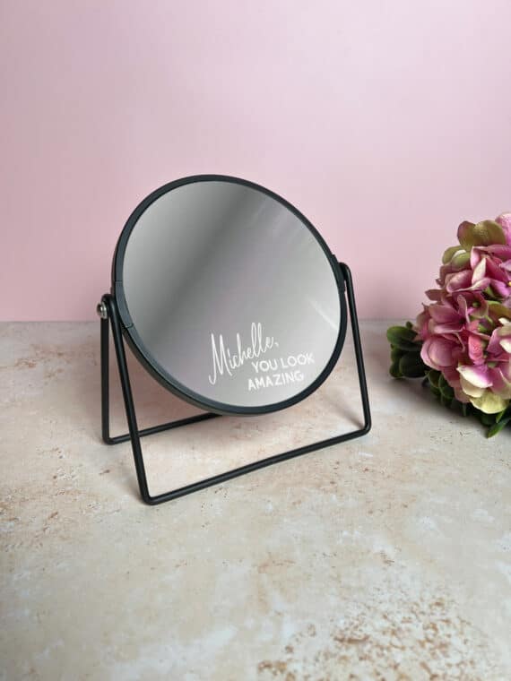 Mirror10418_Make-Up-02_Photo_1-570x760-1.jpg