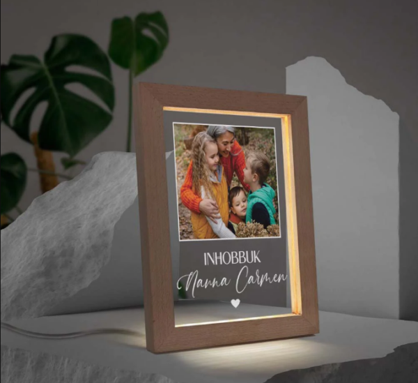 Inħobbuk - LED Frame