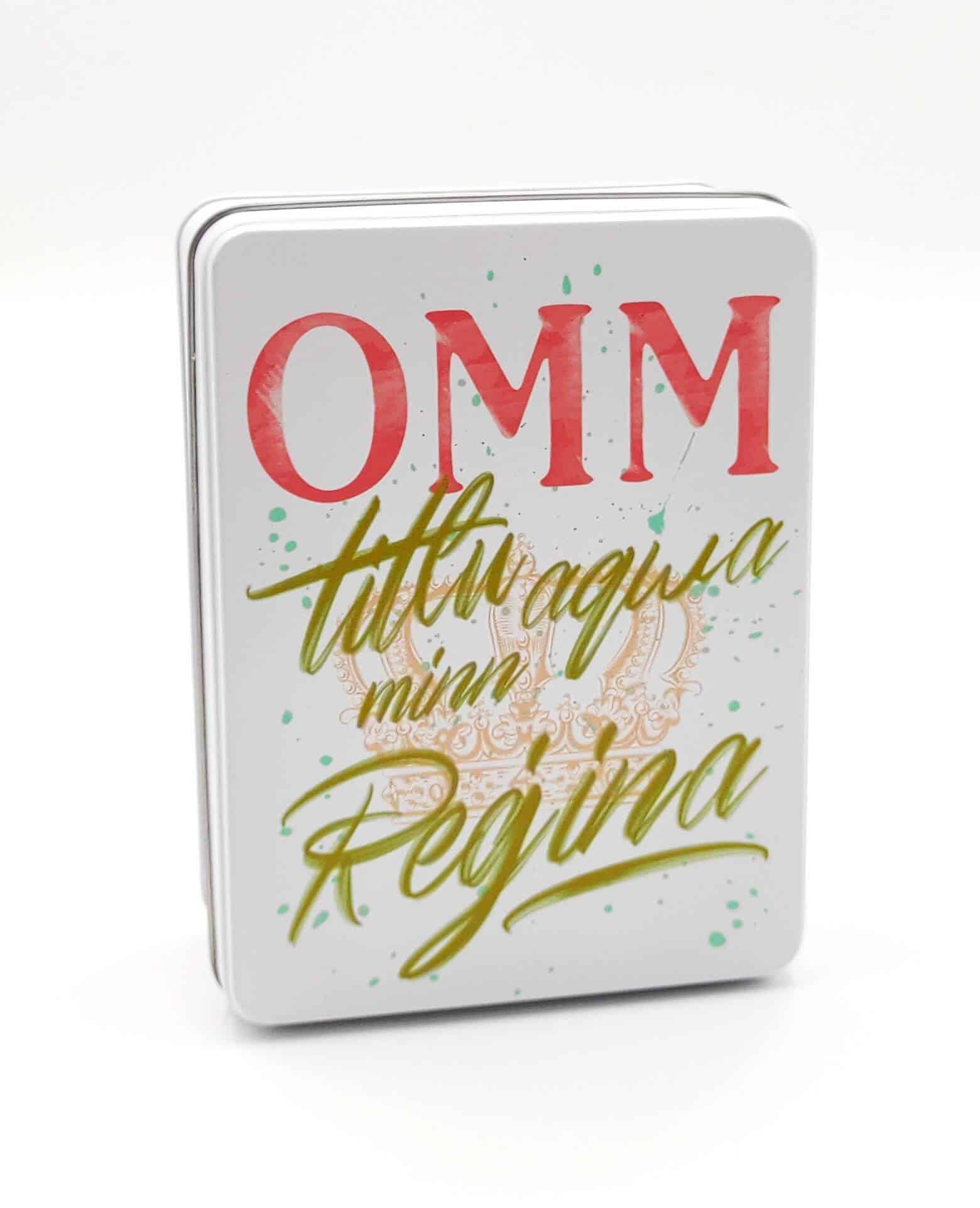 Omm.. Reġina - Tin Box