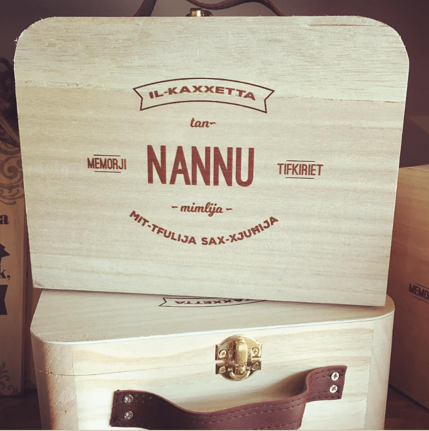 Il-Kaxxetta tan-Nannu - Wooden Suitcase Box
